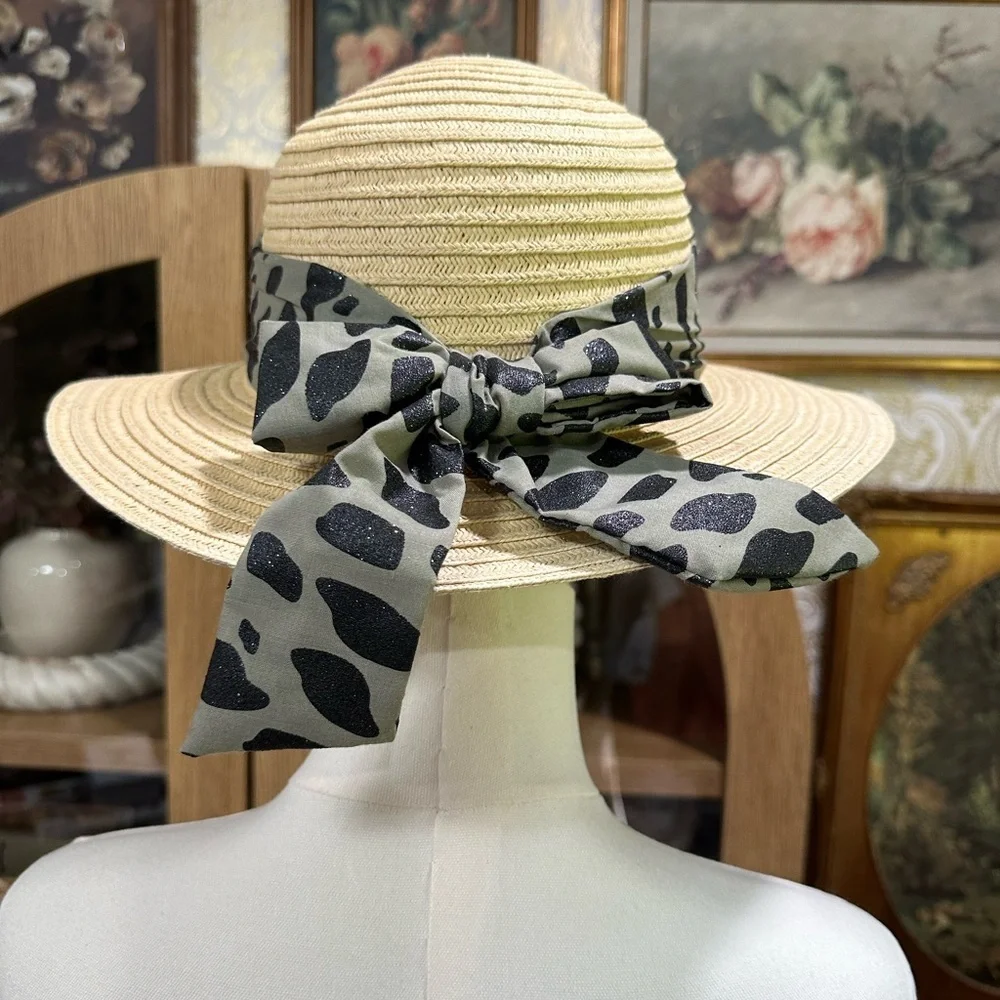 Disney Parks Animal Kingdom Minnie Leopard Beige and Black Sun Hat